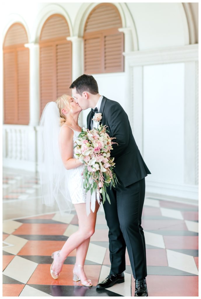 Vegas-Elopement-Photographer-Venetian-Phoebe-Mitchel