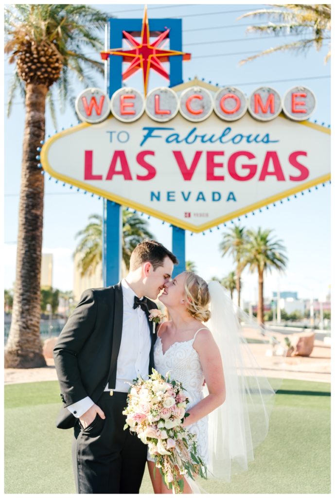 Vegas-Elopement-Photographer-Venetian-Phoebe-Mitchel