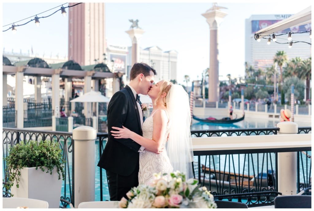 Vegas-Elopement-Photographer-Venetian-Phoebe-Mitchel