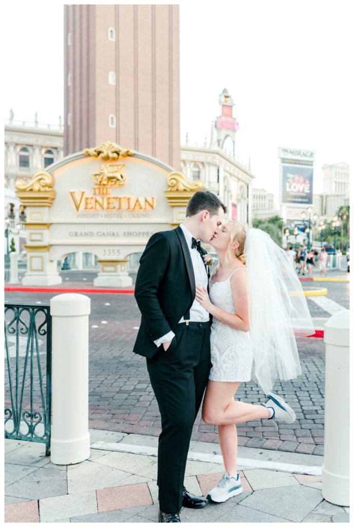 Vegas-Elopement-Photographer-Venetian-Phoebe-Mitchel
