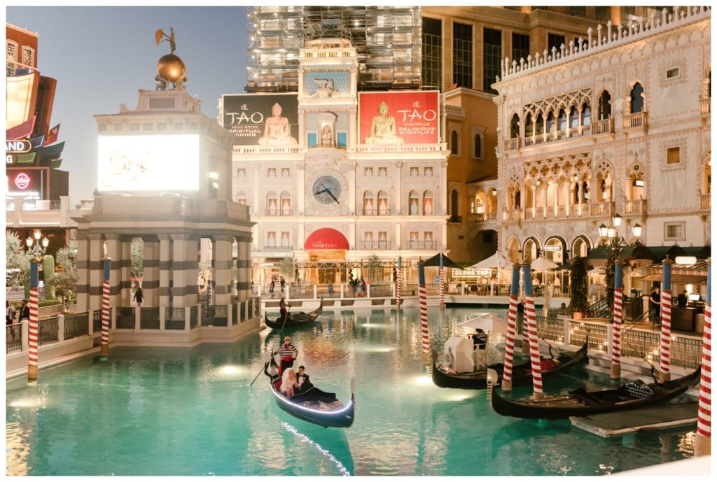 Vegas-Elopement-Photographer-Venetian-Phoebe-Mitchel