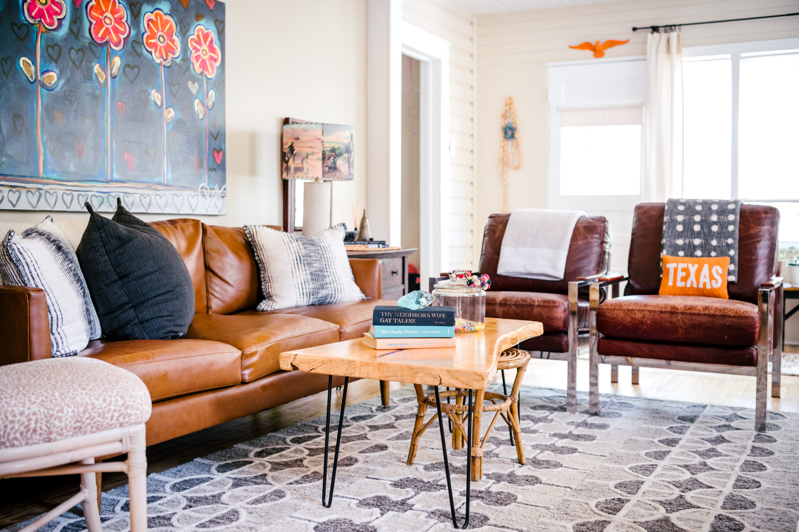 Short-term Rental Photos of living room leather seats and wooden coffee table