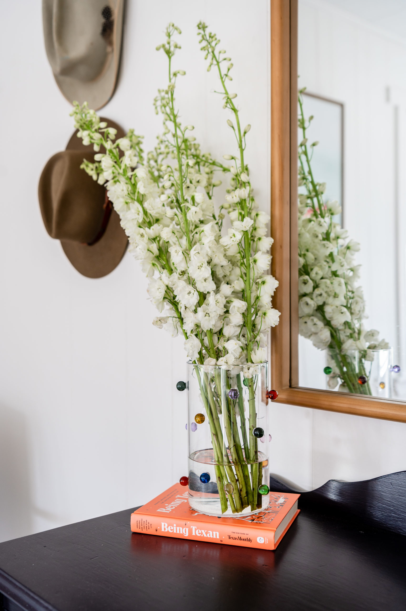 Capturing Jack’s Place interior photography from the bedroom interior to the living room interior was so much fun! So glad Good Day Guest House reached out to me to be their Vacation rental photographer!