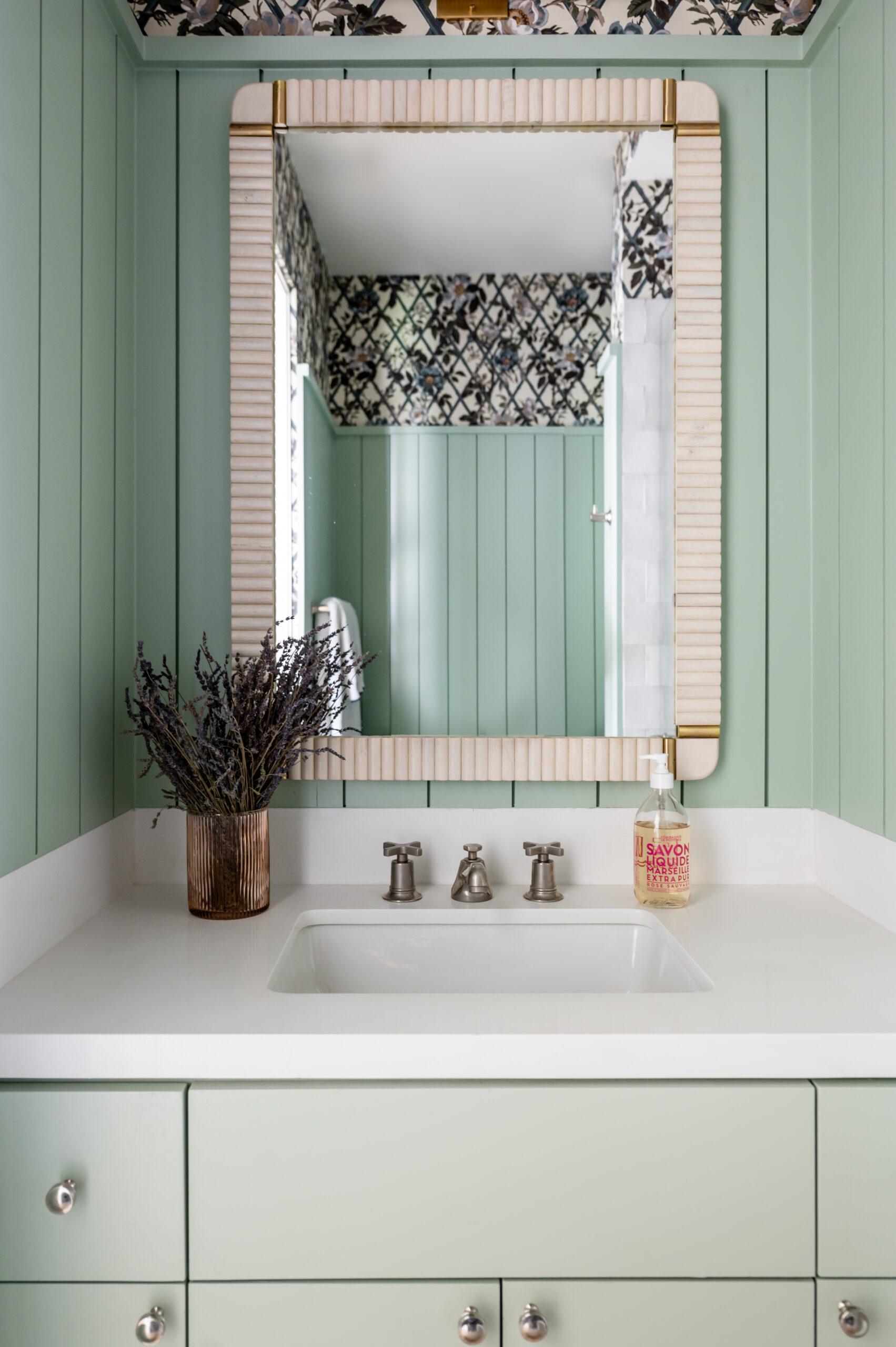 Green bathroom with personality-infused wallpapers