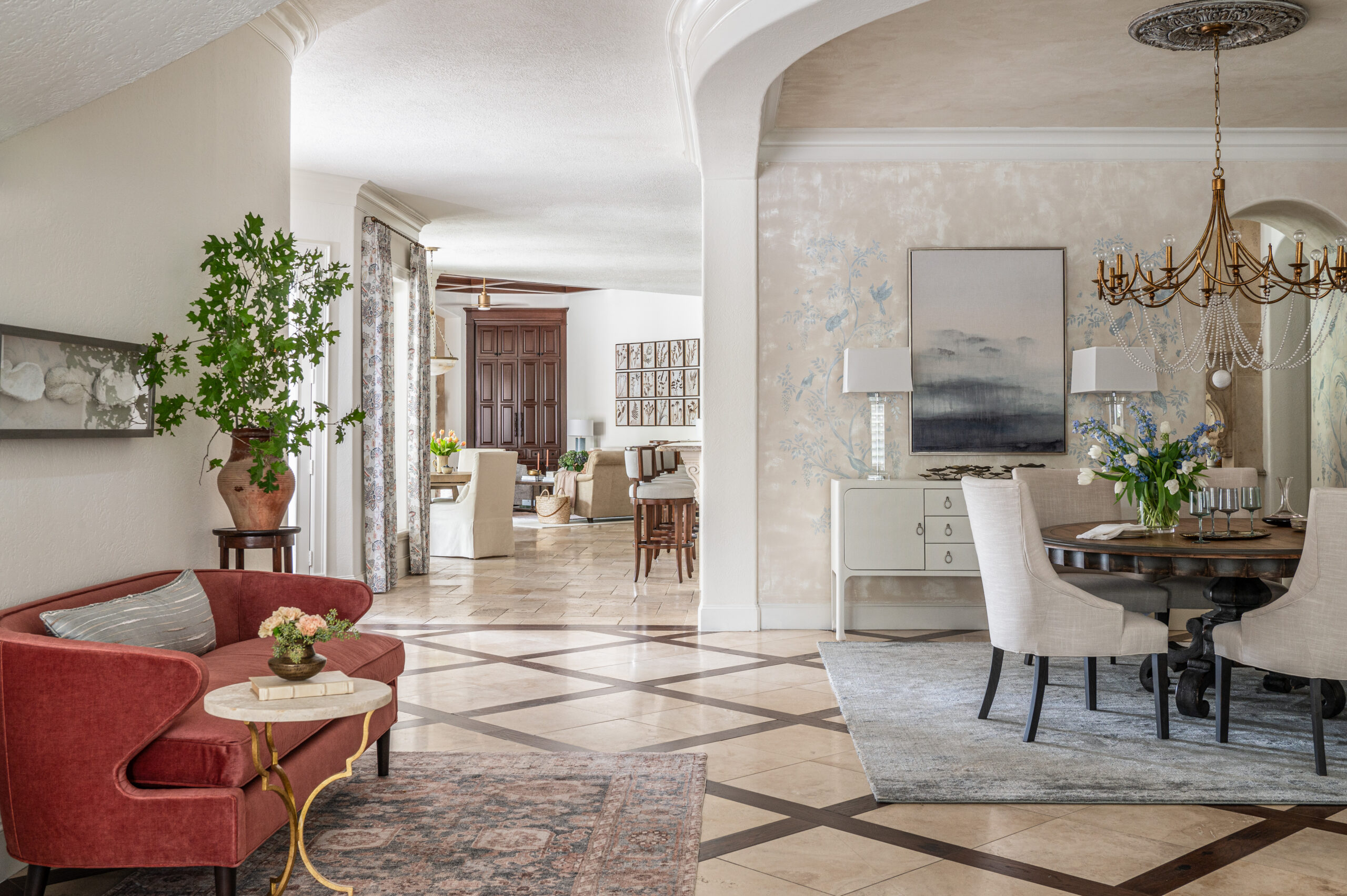 Beautiful interior design photos of a old-world style dining room with a stunning chandelier