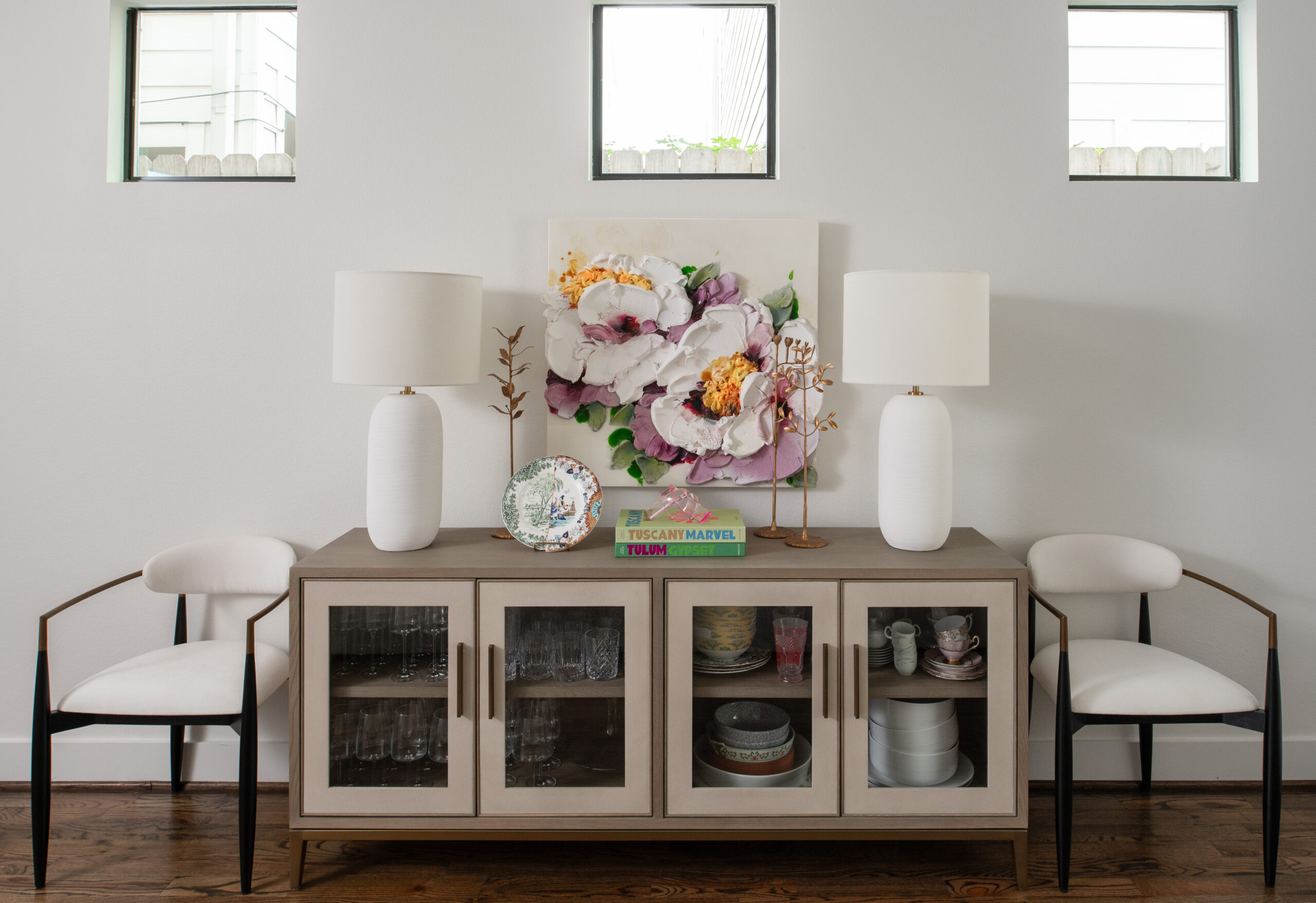 Dining room interior design with neutral cabinets and beautiful decor